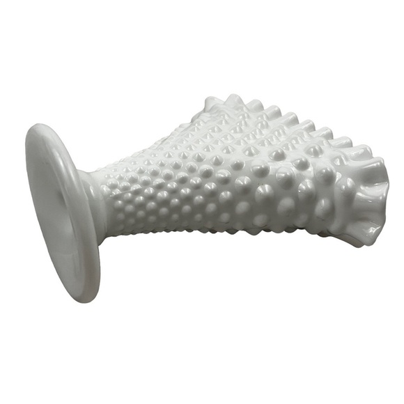 FENTON vintage Milk Glass Scalloped Hobnail Fan vase - Picture 5 of 8